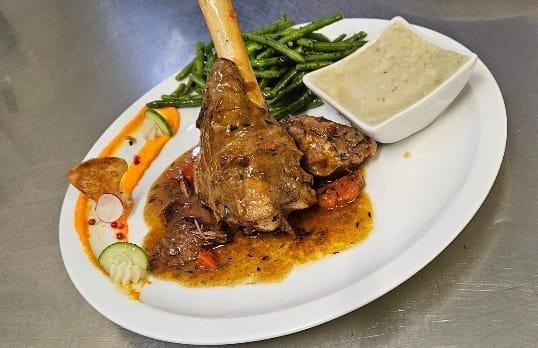 La possibilité de commander des plats à emporter.