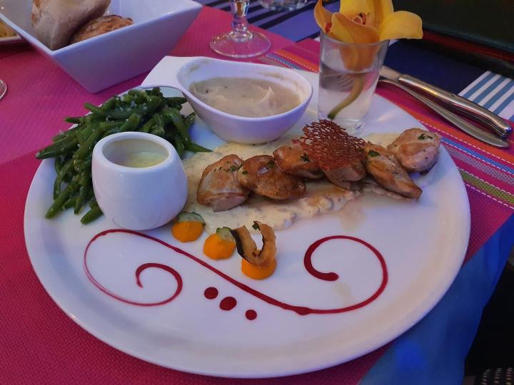 Un établissement pour déguster la cuisine française. 